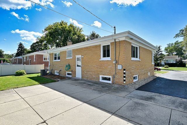 300 Wisconsin Drive, Des Plaines, IL 60016