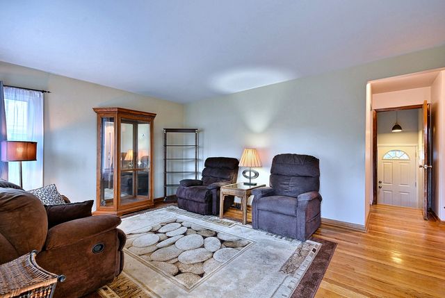 300 Wisconsin Drive, Des Plaines, IL 60016