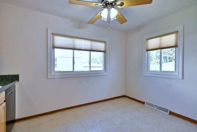 300 Wisconsin Drive, Des Plaines, IL 60016