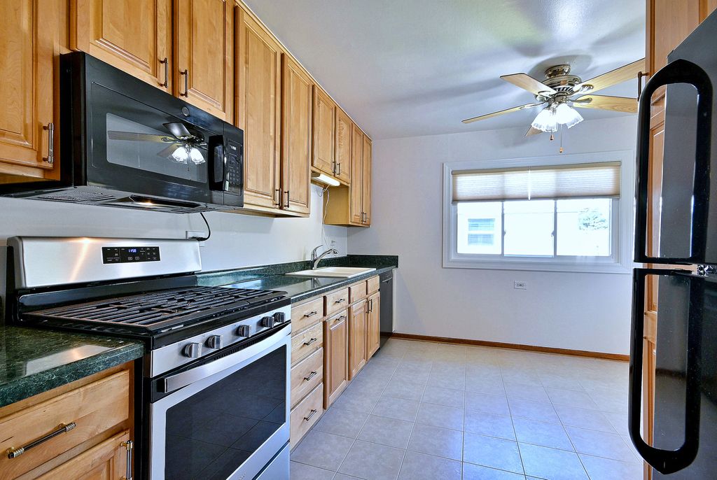 300 Wisconsin Drive, Des Plaines, IL 60016 — photo 5