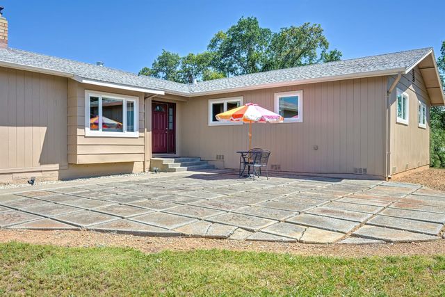 2750 Briarwood Ln, Auburn, CA 95603
