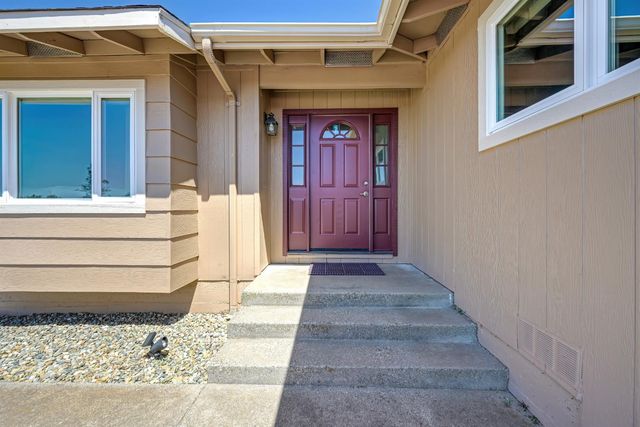 2750 Briarwood Ln, Auburn, CA 95603