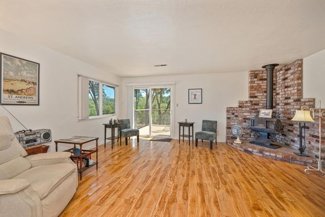 2750 Briarwood Ln, Auburn, CA 95603
