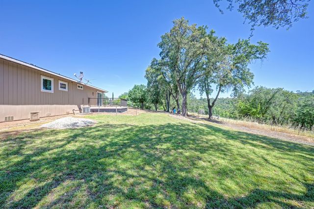 2750 Briarwood Ln, Auburn, CA 95603