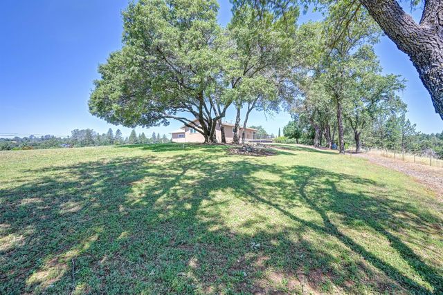 2750 Briarwood Ln, Auburn, CA 95603