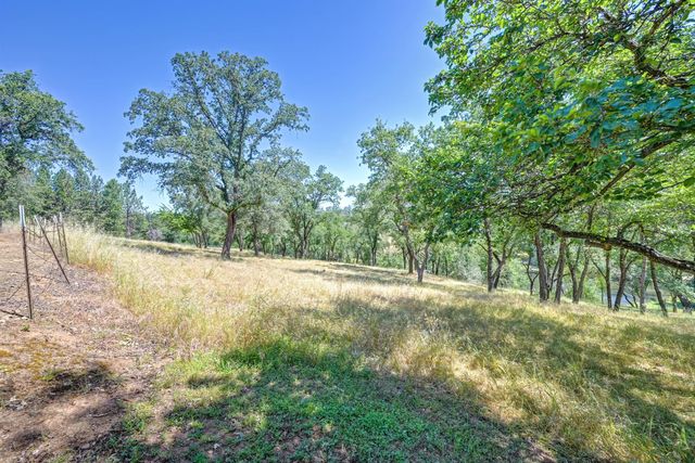 2750 Briarwood Ln, Auburn, CA 95603