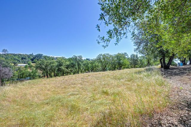 2750 Briarwood Ln, Auburn, CA 95603