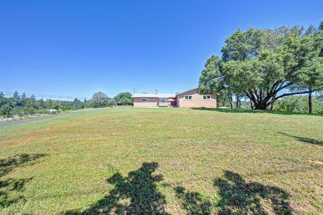 2750 Briarwood Ln, Auburn, CA 95603