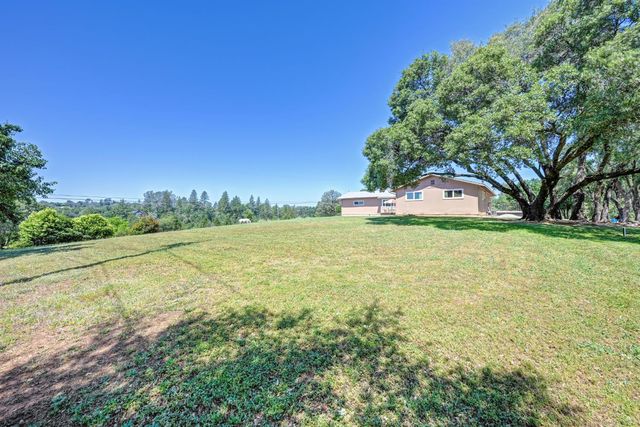 2750 Briarwood Ln, Auburn, CA 95603