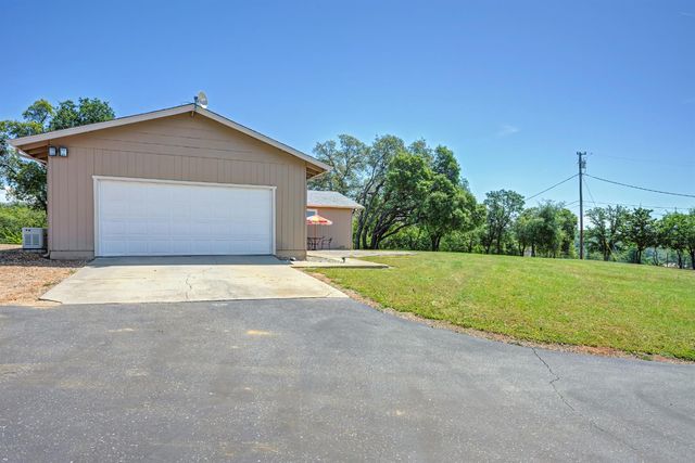 2750 Briarwood Ln, Auburn, CA 95603