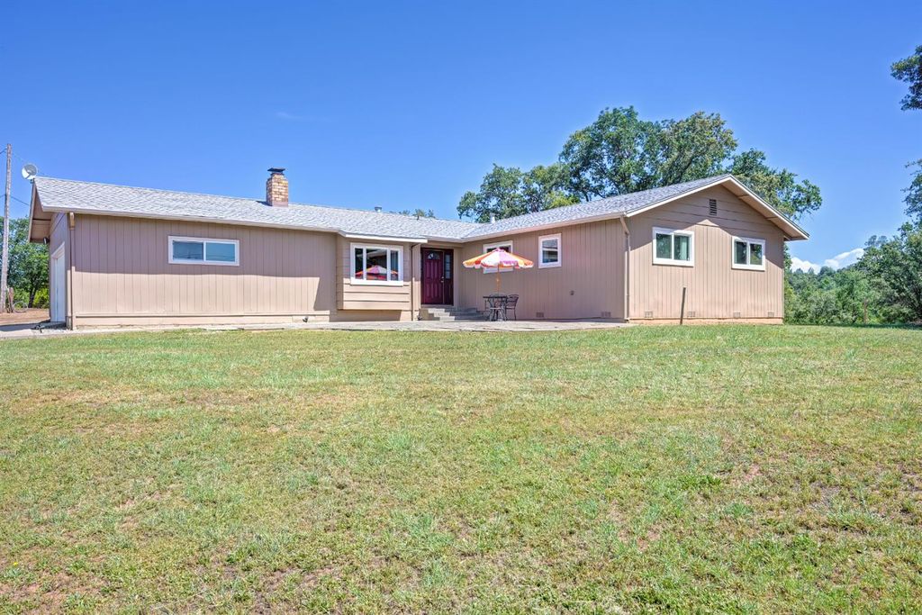 2750 Briarwood Ln, Auburn, CA 95603