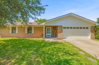 1442 N Dale Avenue, Stephenville, TX 76401