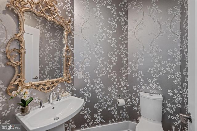 137 WINSOME CIR, Bethesda, MD 20814