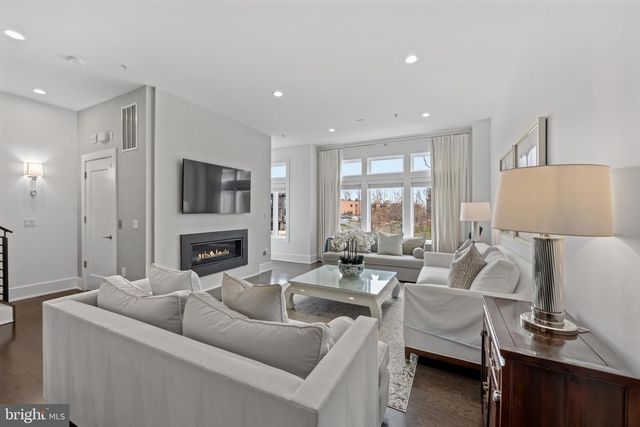 137 WINSOME CIR, Bethesda, MD 20814