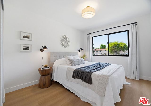7312 Corbin Avenue J, Reseda, CA 91335