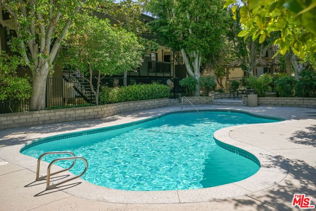 7312 Corbin Avenue J, Reseda, CA 91335