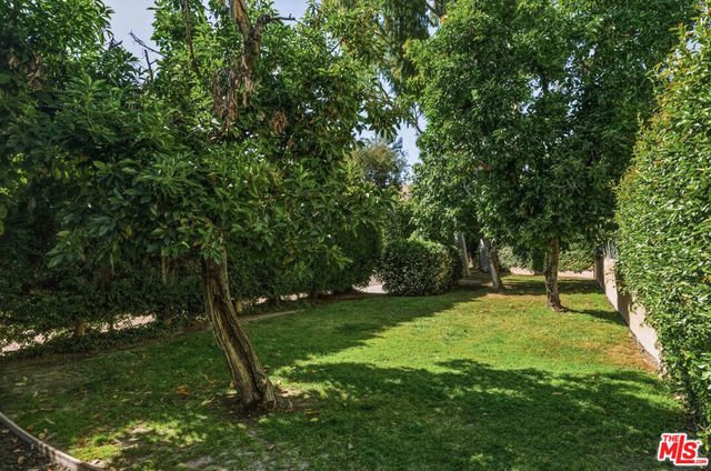 7312 Corbin Avenue J, Reseda, CA 91335