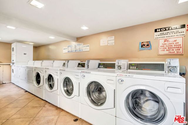 7312 Corbin Avenue J, Reseda, CA 91335