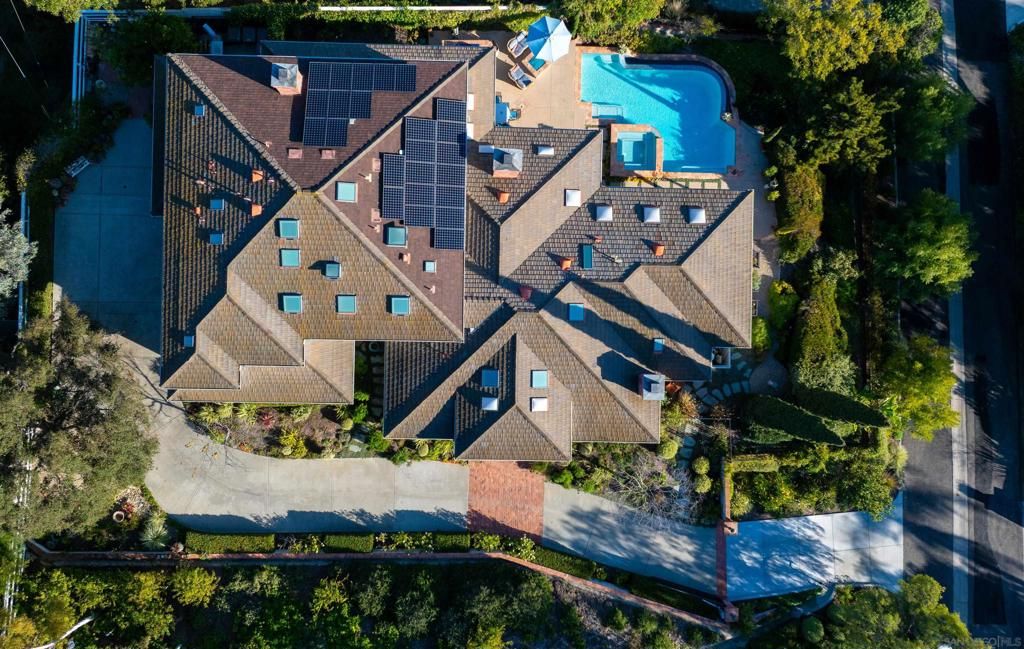 Image 3 of property listing at 516 Whisper Wind Drive, Encinitas, CA 92024