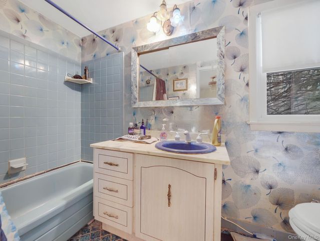 21 Besen Parkway, Tallman, NY 10952