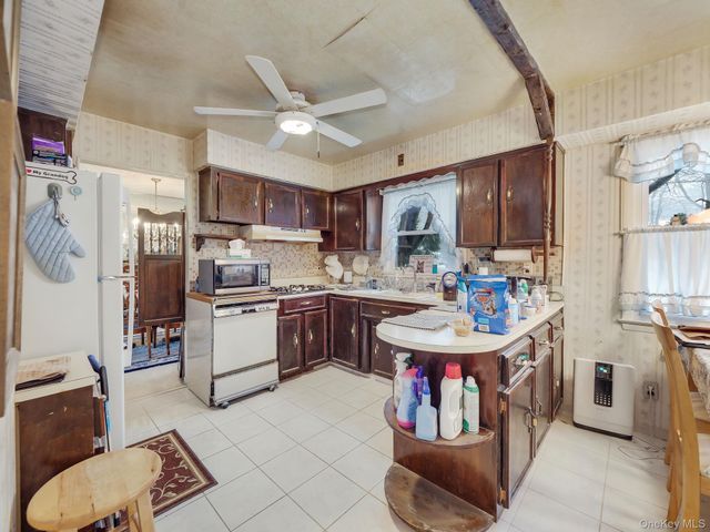 21 Besen Parkway, Tallman, NY 10952