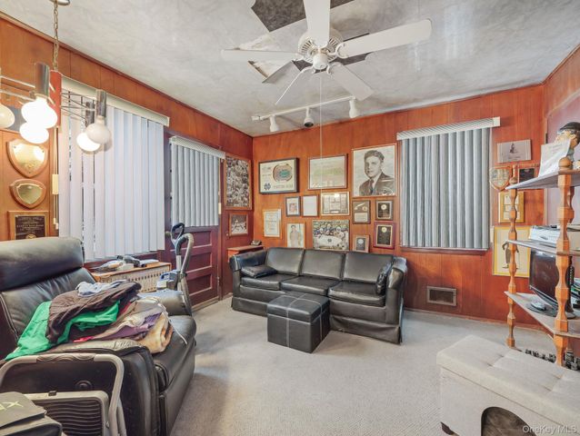 21 Besen Parkway, Tallman, NY 10952