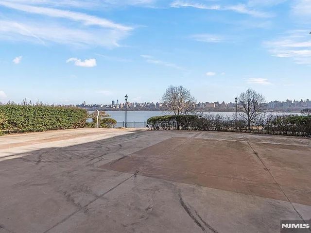 7400 River Road 442, North Bergen, NJ 07047