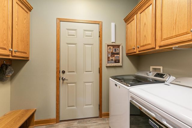 9119 Lenham Drive, Johnston, IA 50131