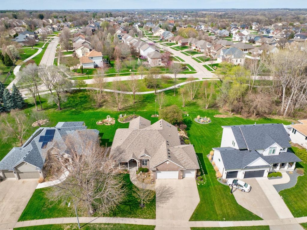 9119 Lenham Drive, Johnston, IA 50131