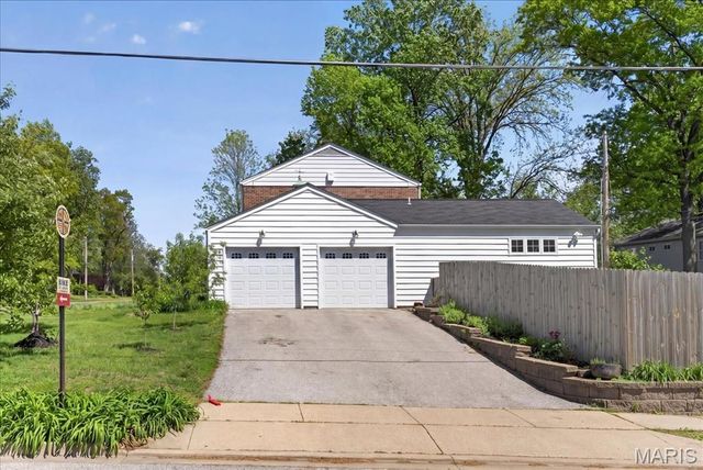 702 E Monroe Avenue, St Louis, MO 63122
