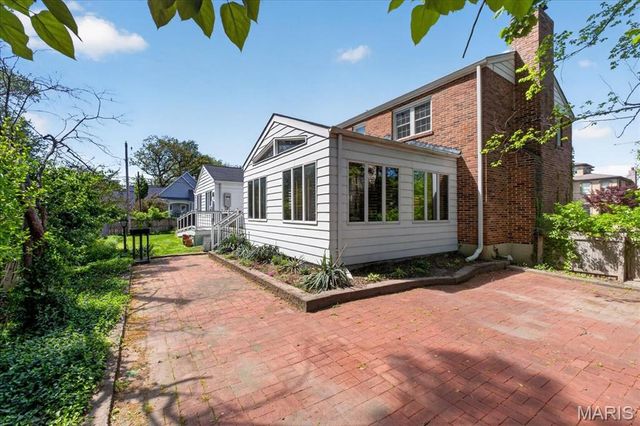 702 E Monroe Avenue, St Louis, MO 63122