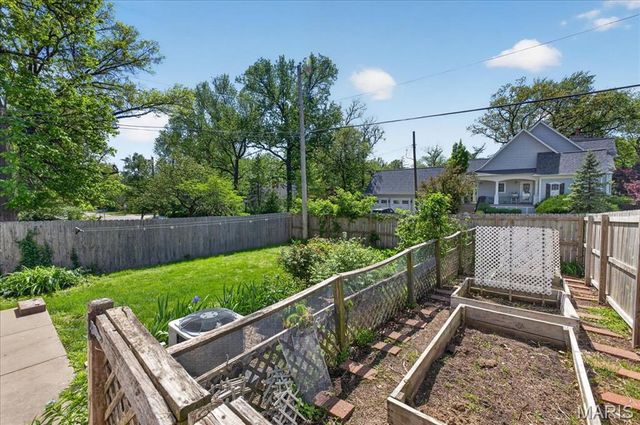 702 E Monroe Avenue, St Louis, MO 63122