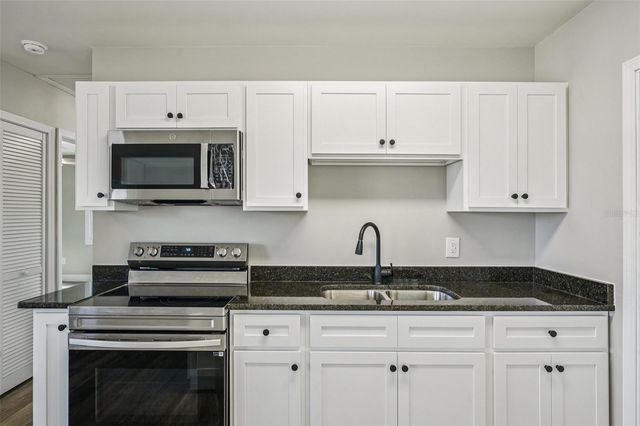 5428 BURLINGTON AVENUE N, St Petersburg, FL 33710