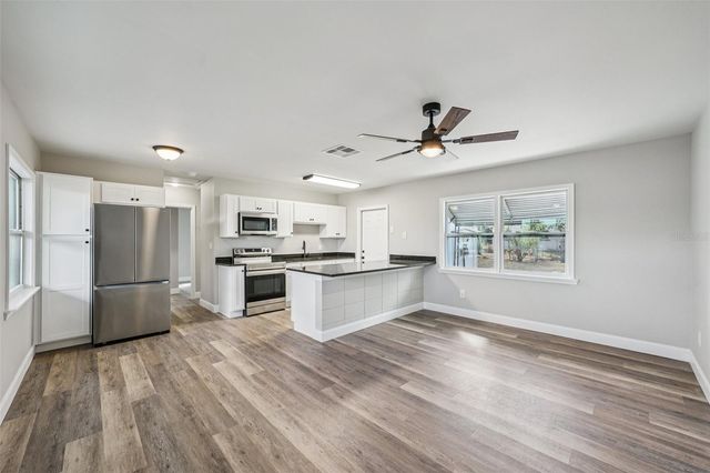 5428 BURLINGTON AVENUE N, St Petersburg, FL 33710