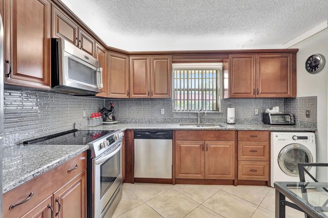 165 Amherst Lane, Lake Worth, FL 33467