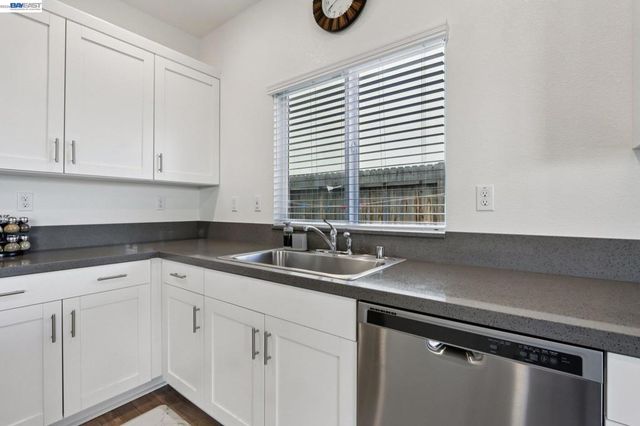 1449 Dorona Ln, Manteca, CA 95336