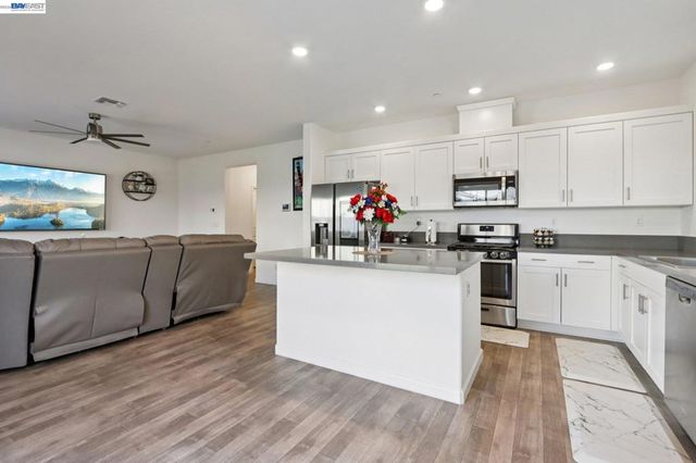 1449 Dorona Ln, Manteca, CA 95336