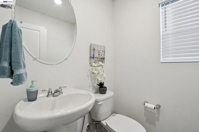1449 Dorona Ln, Manteca, CA 95336