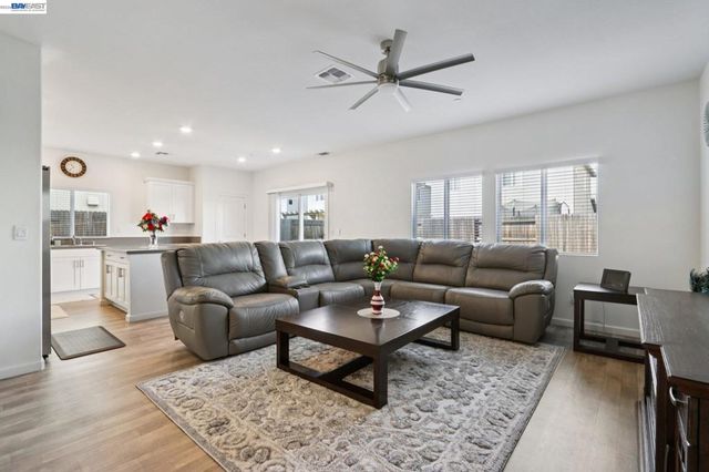 1449 Dorona Ln, Manteca, CA 95336