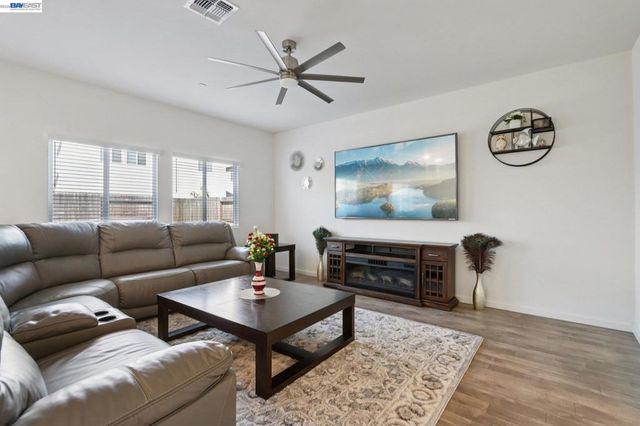 1449 Dorona Ln, Manteca, CA 95336
