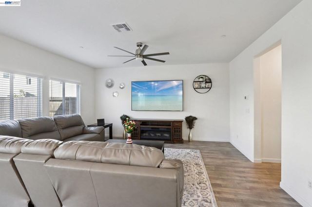 1449 Dorona Ln, Manteca, CA 95336