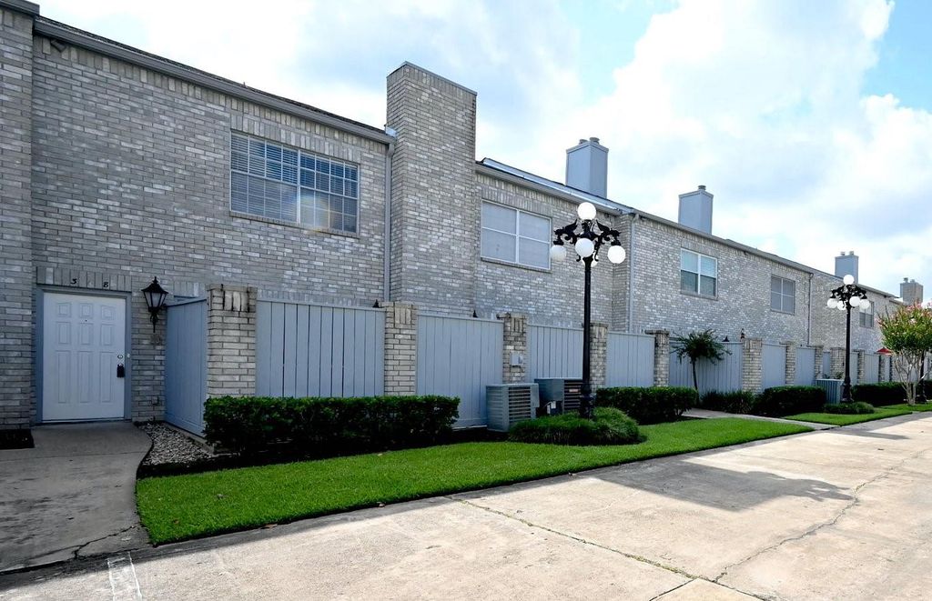 368 Wilcrest Drive 368, Houston, TX 77042