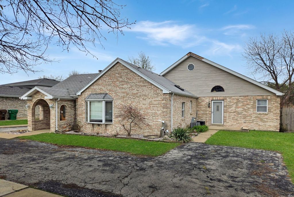 16621 84th Avenue, Tinley Park, IL 60477