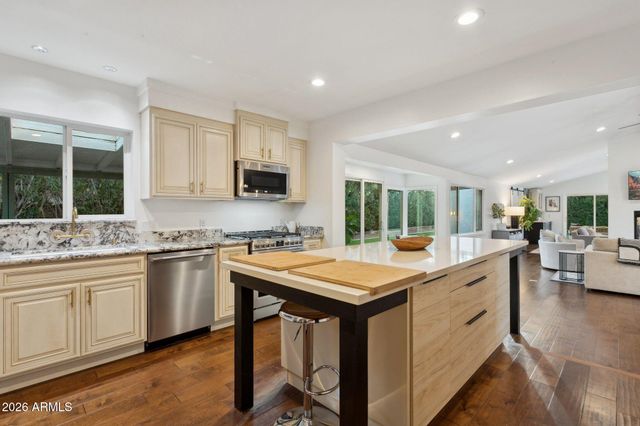 6119 E CARNATION Circle, Phoenix, AZ 85018