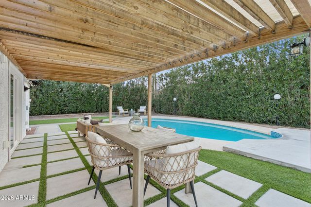 6119 E CARNATION Circle, Phoenix, AZ 85018