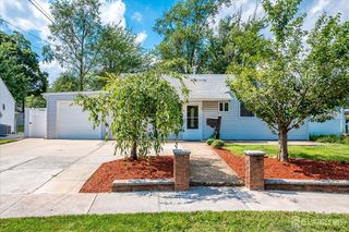 9 Regent Court, Edison, NJ 08817