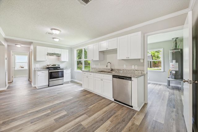 210 Laurel Street, Lake Jackson, TX 77566