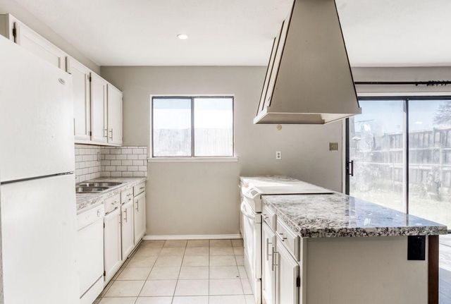 5656 Pearce Street, The Colony, TX 75056