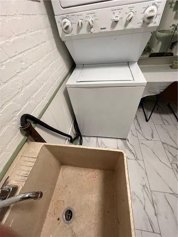 5124 Carnegie St, Lawrenceville, PA 15201