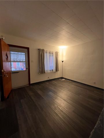 5124 Carnegie St, Lawrenceville, PA 15201